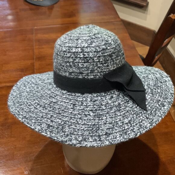 NEW Gray/Black Jessica Simpson wide rim Hat 4.25” Rim - Picture 10 of 12